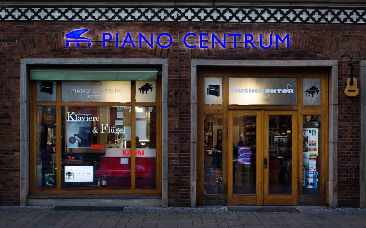Lichtwerbung für das Piano Center Rostock Exklusive Lichtwerbung für eine Rostocker Filiale
