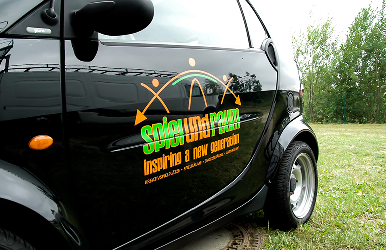 boob_referenzen_spiel_und_raum_autobeklebung_770x500