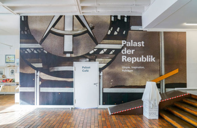 boob_referenzen_palast_der_republik_tapete_zum_cafe_770x500