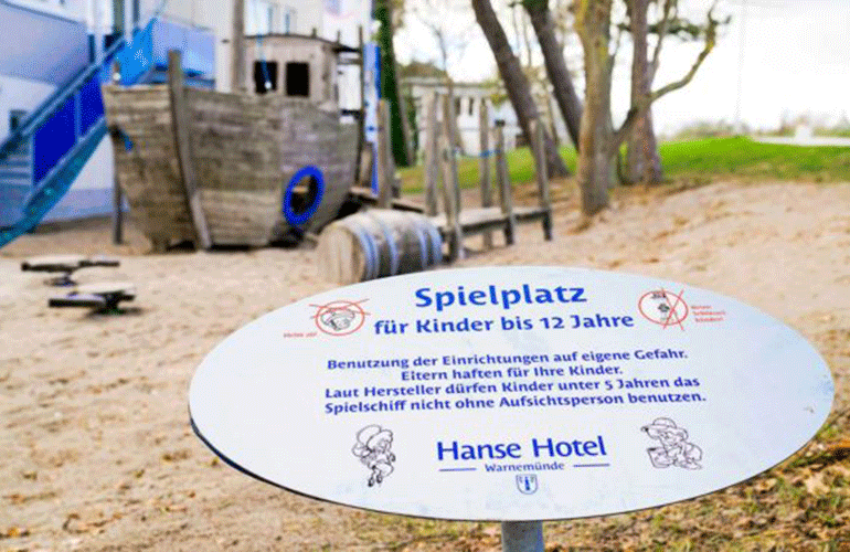 boob_referenzen_hanse-hotel_spielplatzschild_770x500